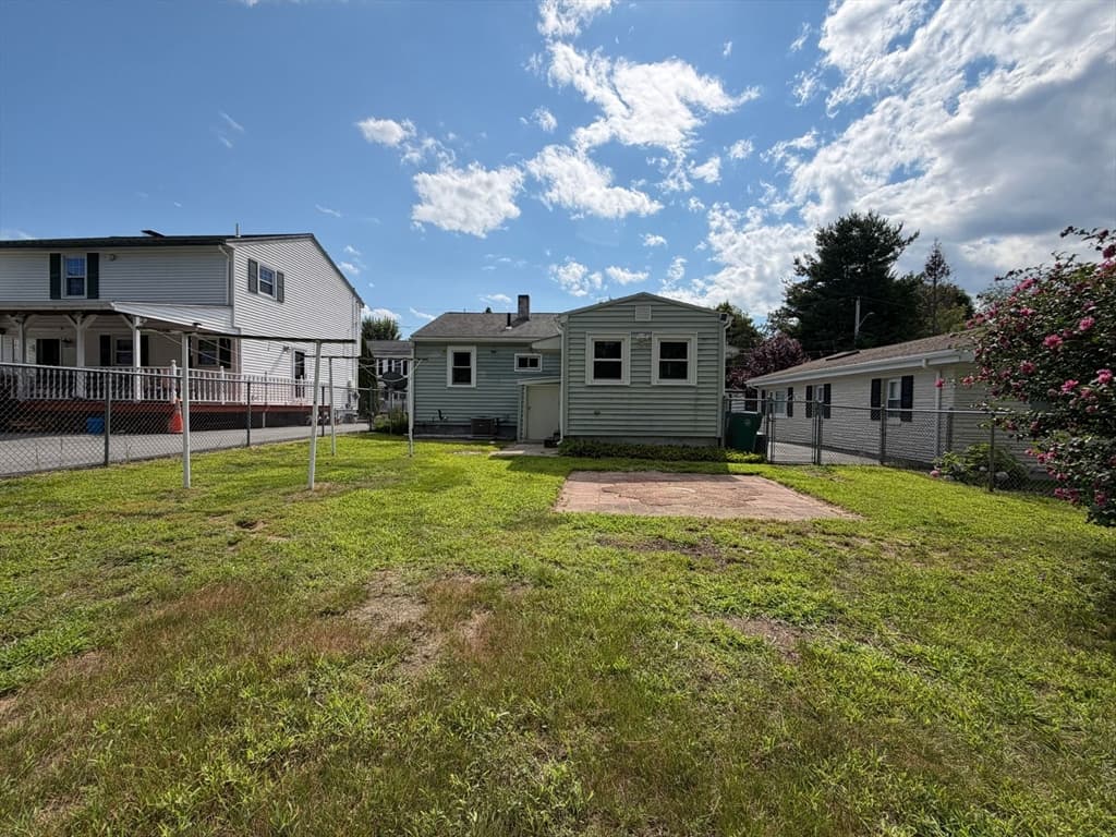 17 Monarch St, Lowell MA 01854 photo 5