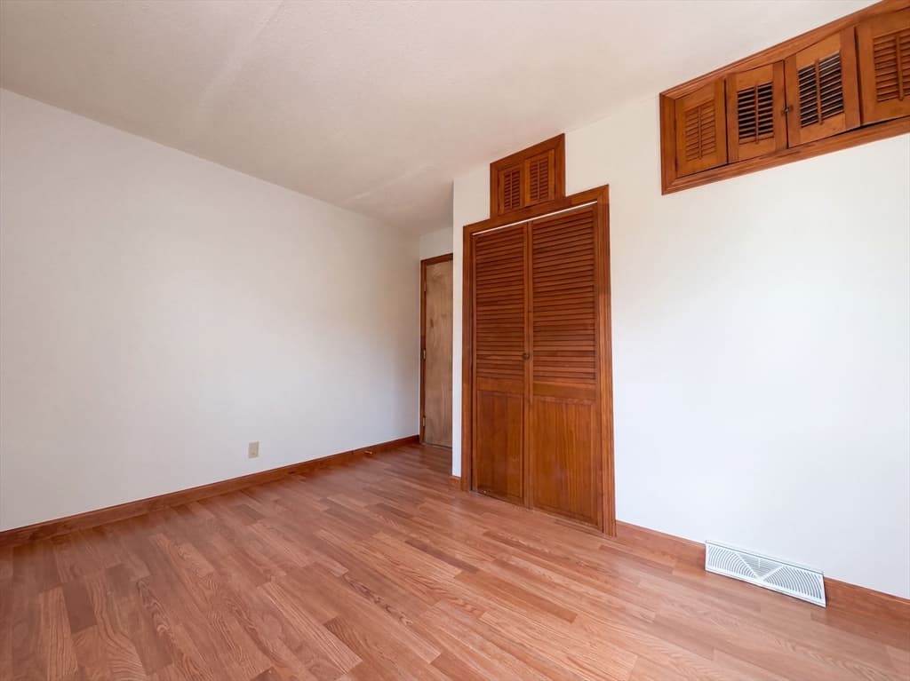 17 Monarch St, Lowell MA 01854 photo 4
