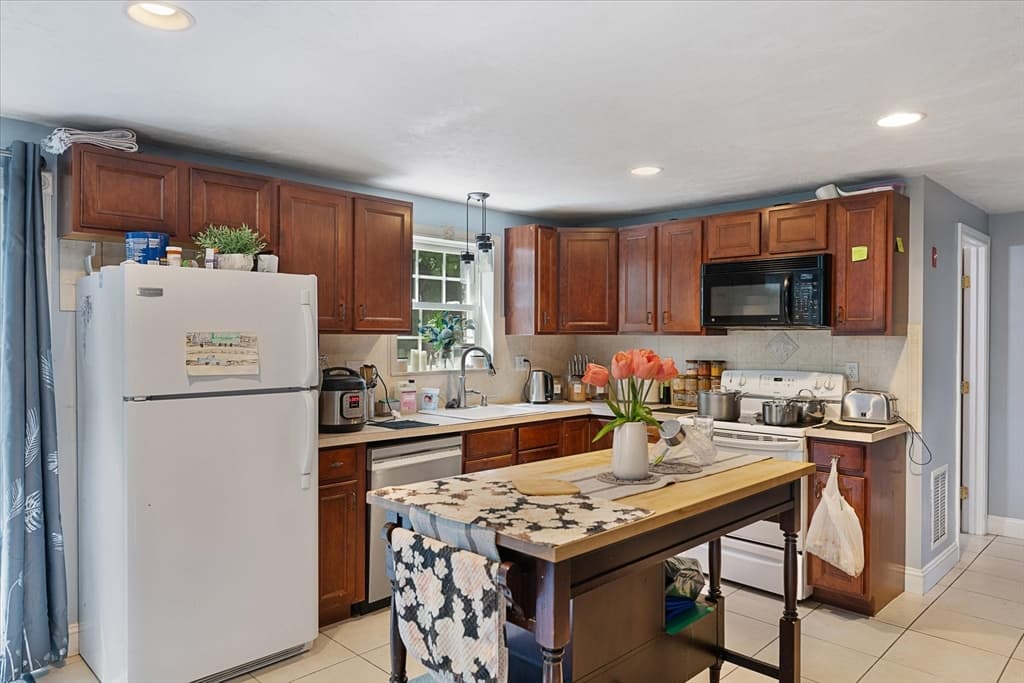 9 Ansonia Rd # A, Worcester MA 01605 photo 9