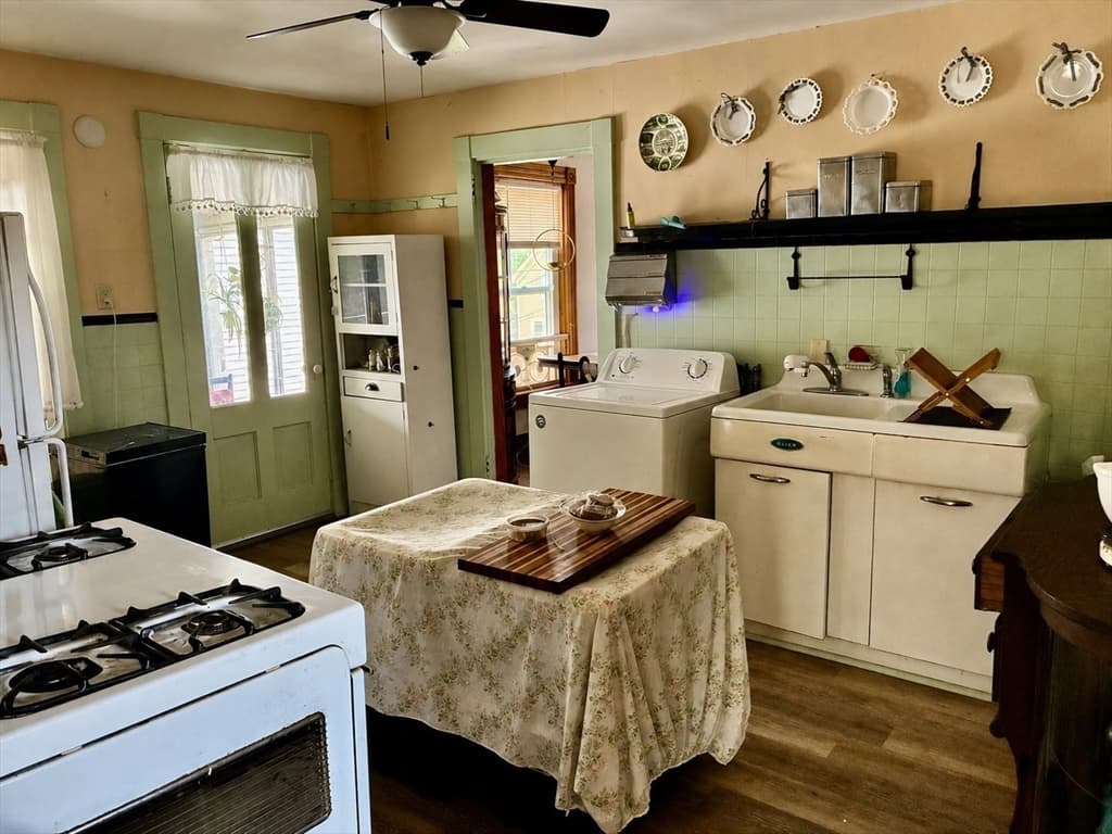16 Chestnut St, Montague MA 01376 photo 3