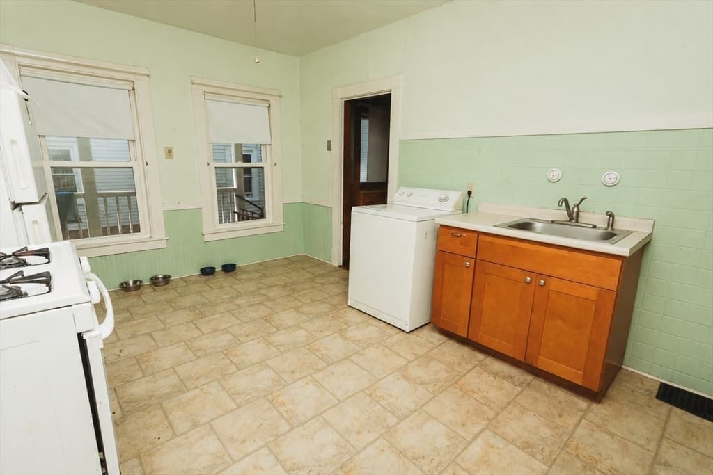 16 Chestnut St, Montague MA 01376 photo 9