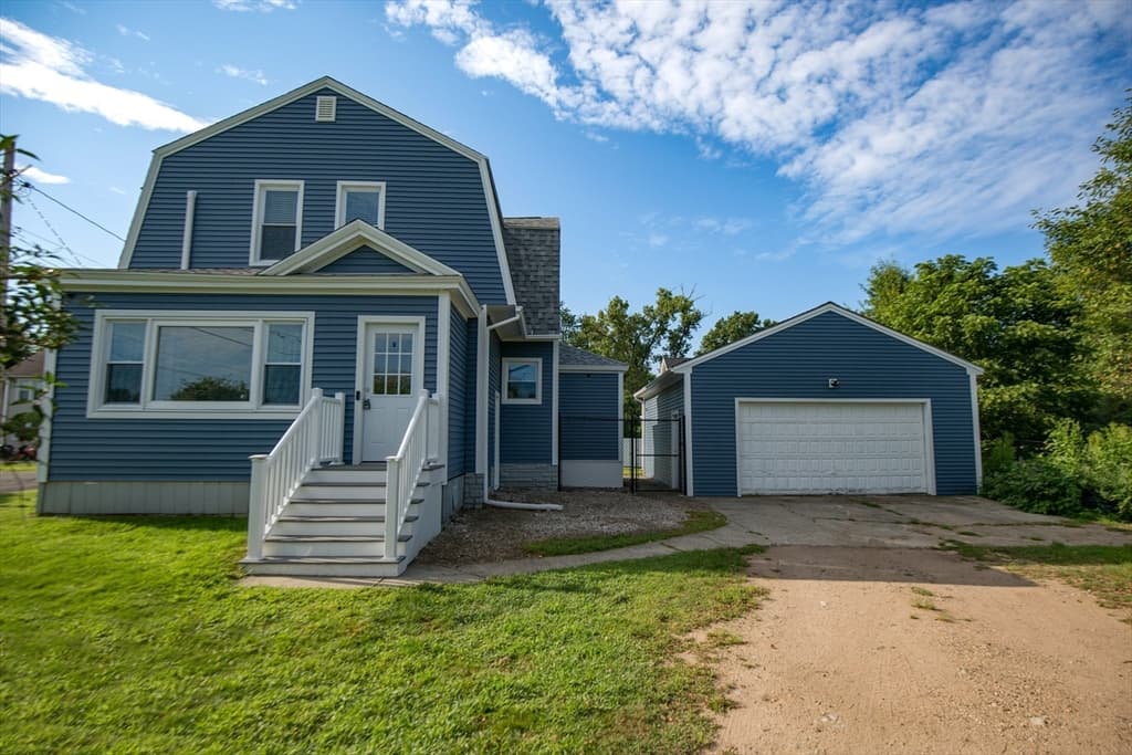 8 Trafton St, Chicopee MA 01013