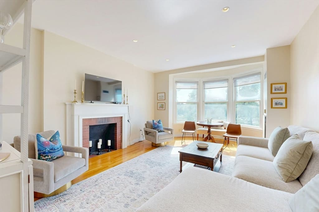 4 Charlesgate E # 406, Boston MA 02215 photo 2
