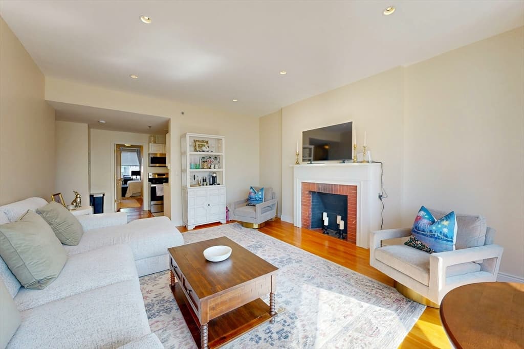 4 Charlesgate E # 406, Boston MA 02215 photo 5