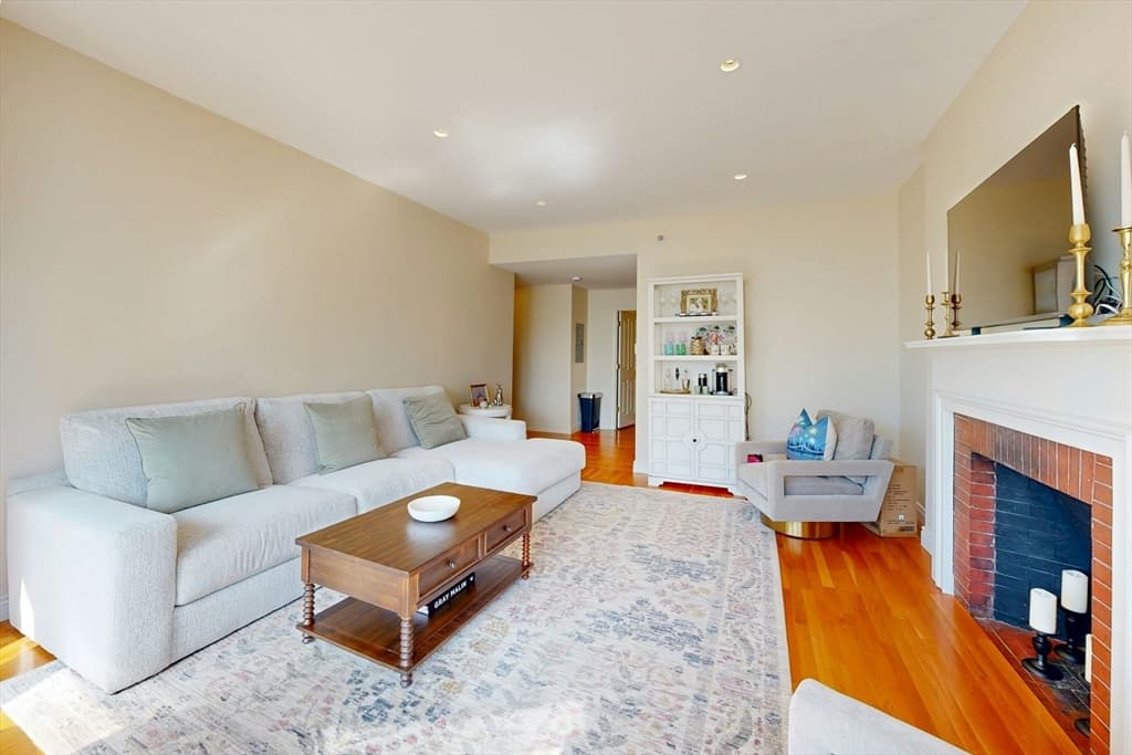 4 Charlesgate E # 406, Boston MA 02215 photo 4