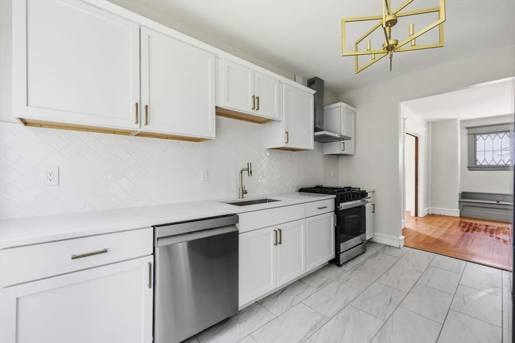 24 Washington Ave, Holyoke MA 01040 photo 17