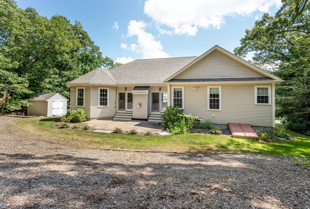 512 Fresh Meadow Ln, Dighton MA 02764 photo 2