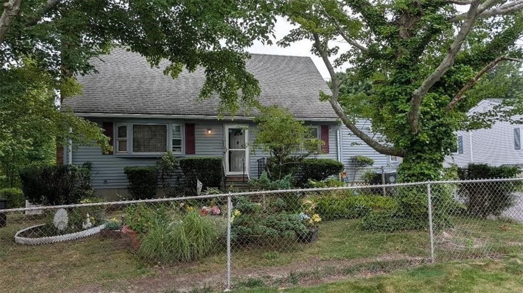 7 Charlotte Dr, Bristol RI 02809 photo 2
