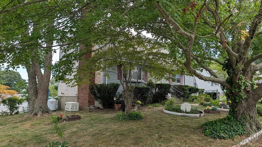 7 Charlotte Dr, Bristol RI 02809 photo 3