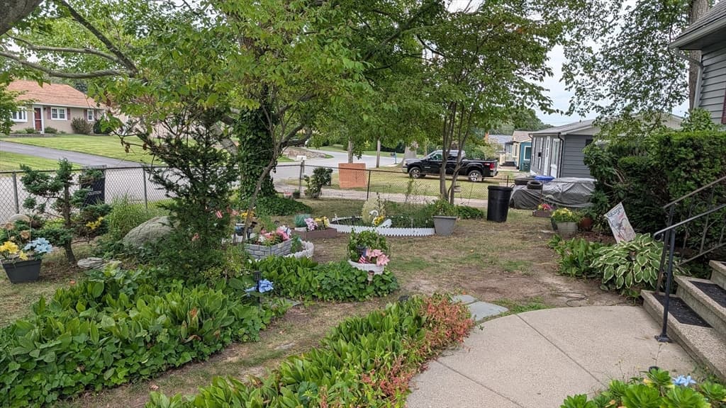 7 Charlotte Dr, Bristol RI 02809