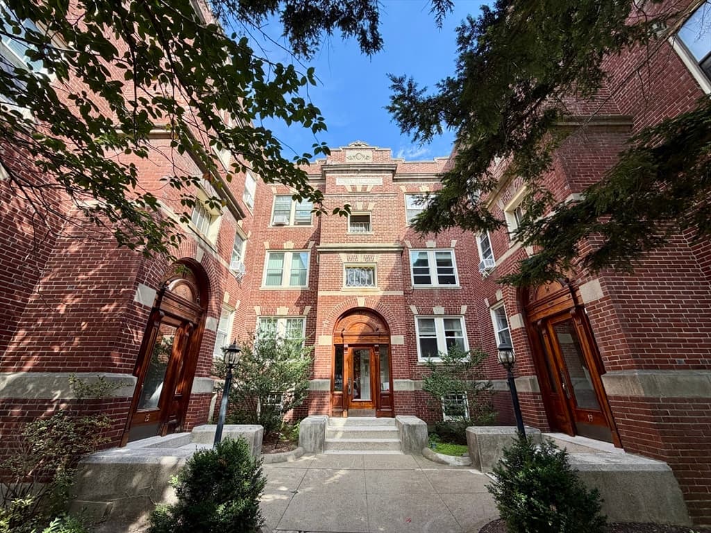 19 Short St # 6, Brookline MA 02446