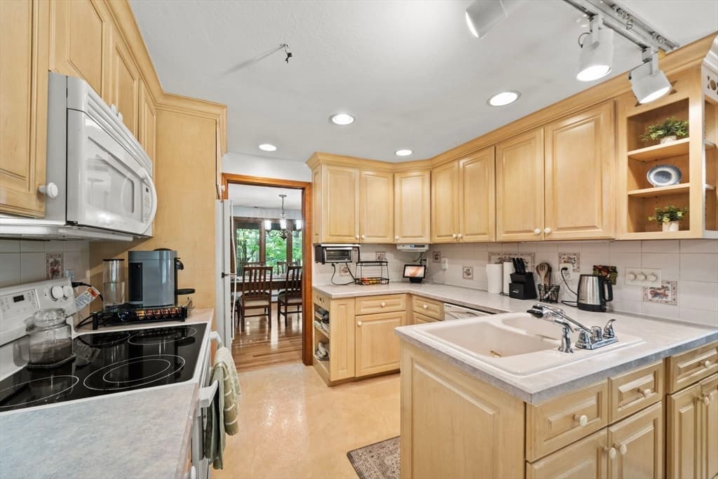 95 Walnut Street, Middleboro MA 02346 photo 22