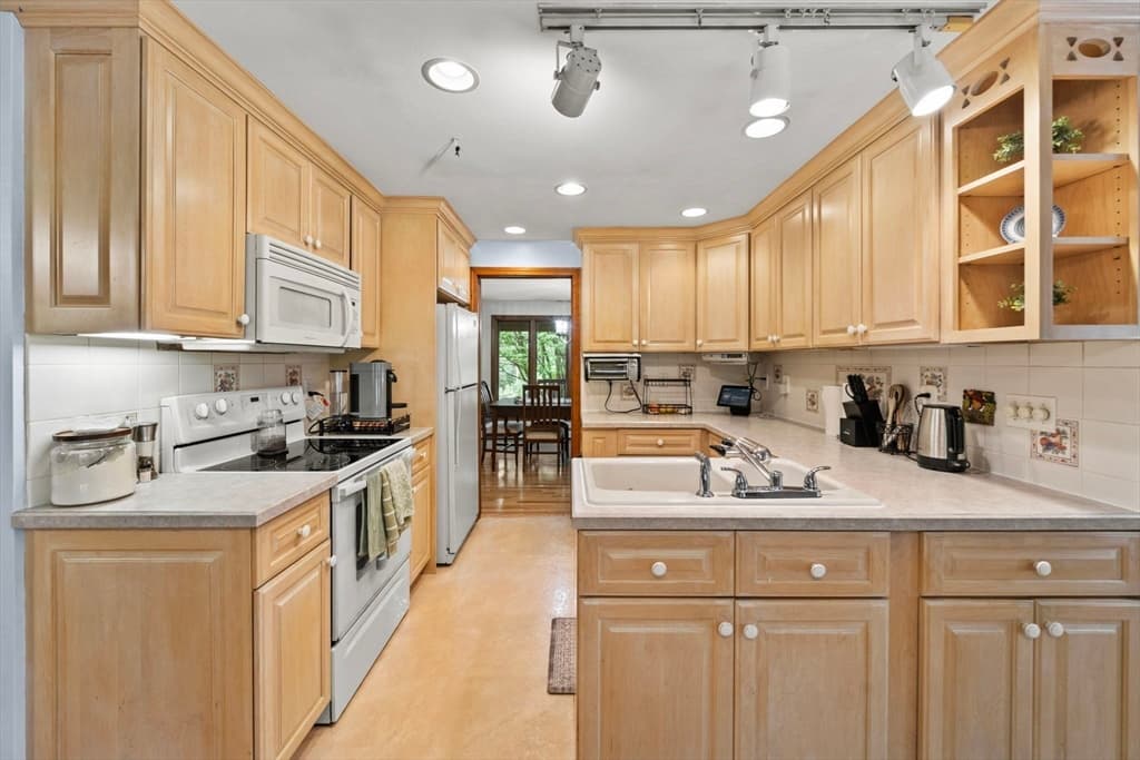 95 Walnut Street, Middleboro MA 02346 photo 21