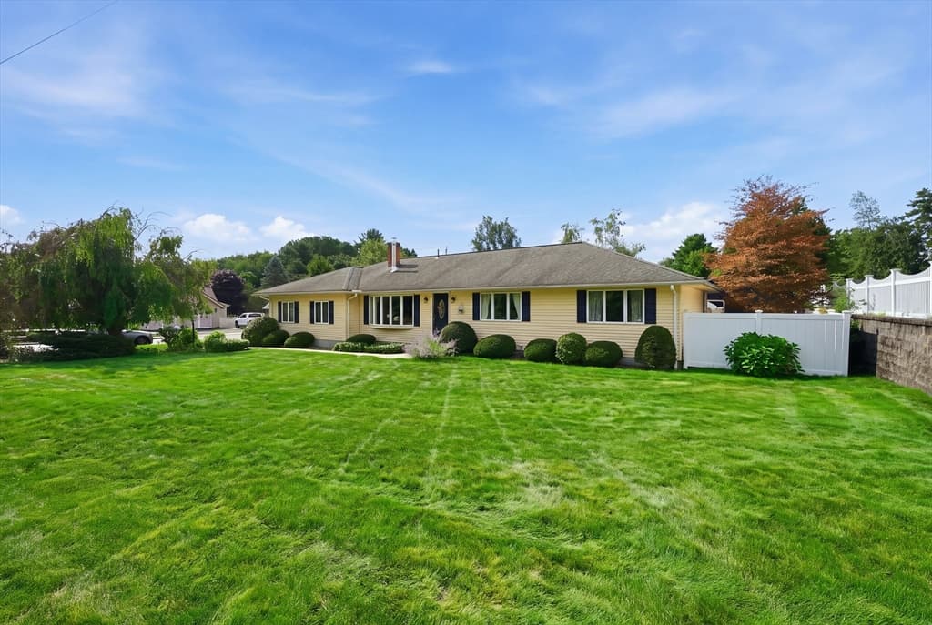 Single Family Residence at 169 Sandtrap Way, Chicopee MA 01020, Chicopee, photo 2 of 42