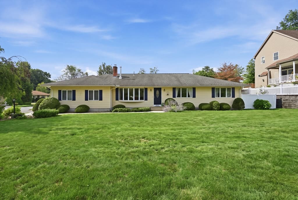 169 Sandtrap Way, Chicopee MA 01020