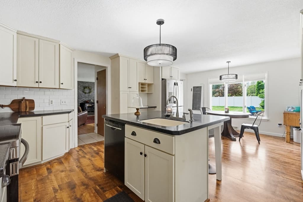 Single Family Residence at 169 Sandtrap Way, Chicopee MA 01020, Chicopee, photo 10 of 42