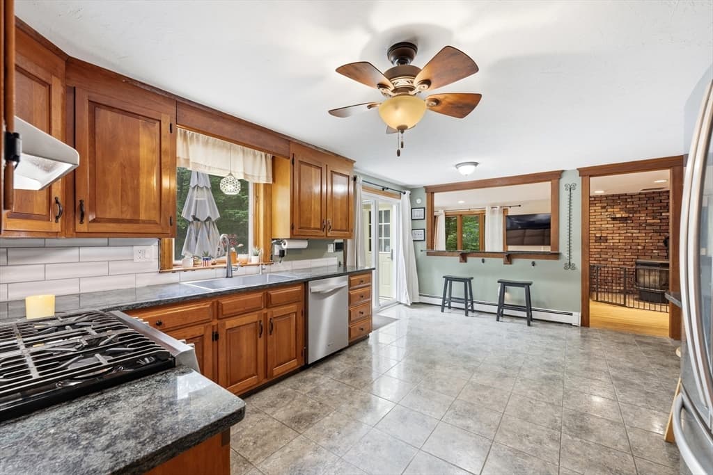 14 Nottingham Cir, Holden MA 01522 photo 7
