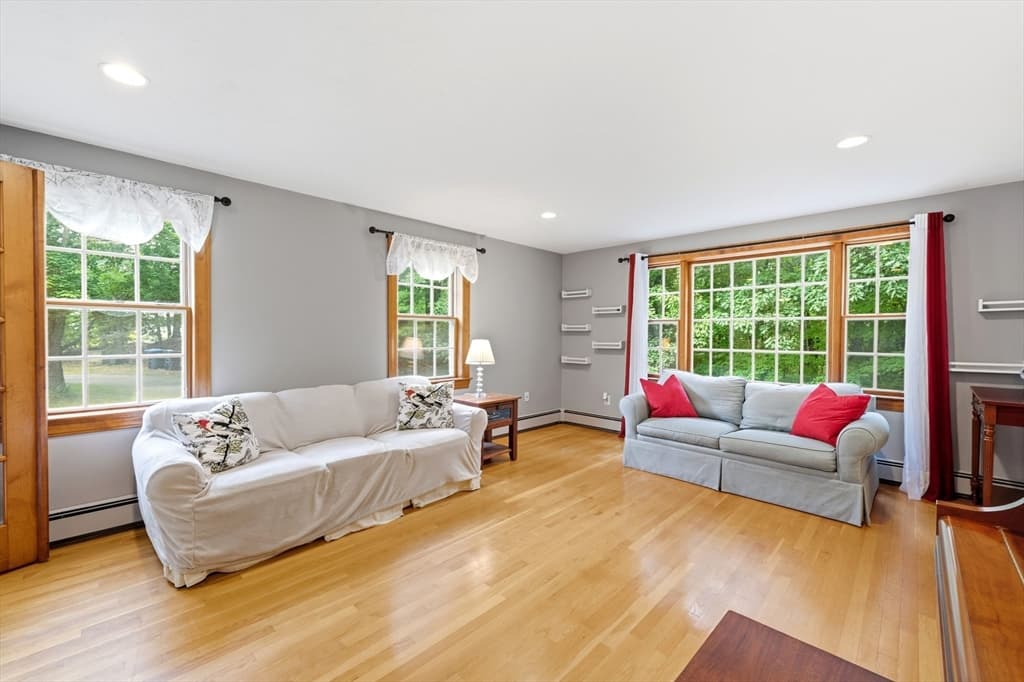 14 Nottingham Cir, Holden MA 01522 photo 3