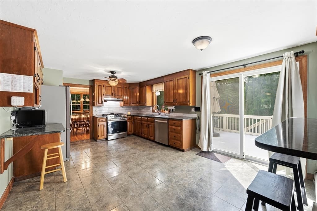 14 Nottingham Cir, Holden MA 01522 photo 9