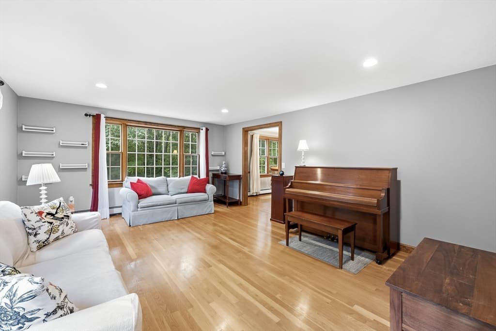 14 Nottingham Cir, Holden MA 01522 photo 4