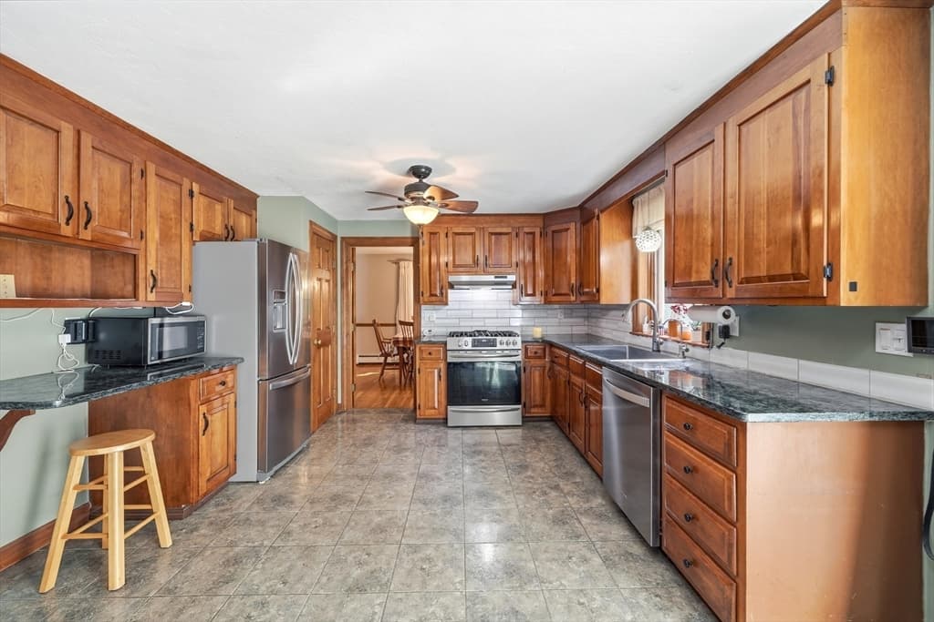 14 Nottingham Cir, Holden MA 01522 photo 8