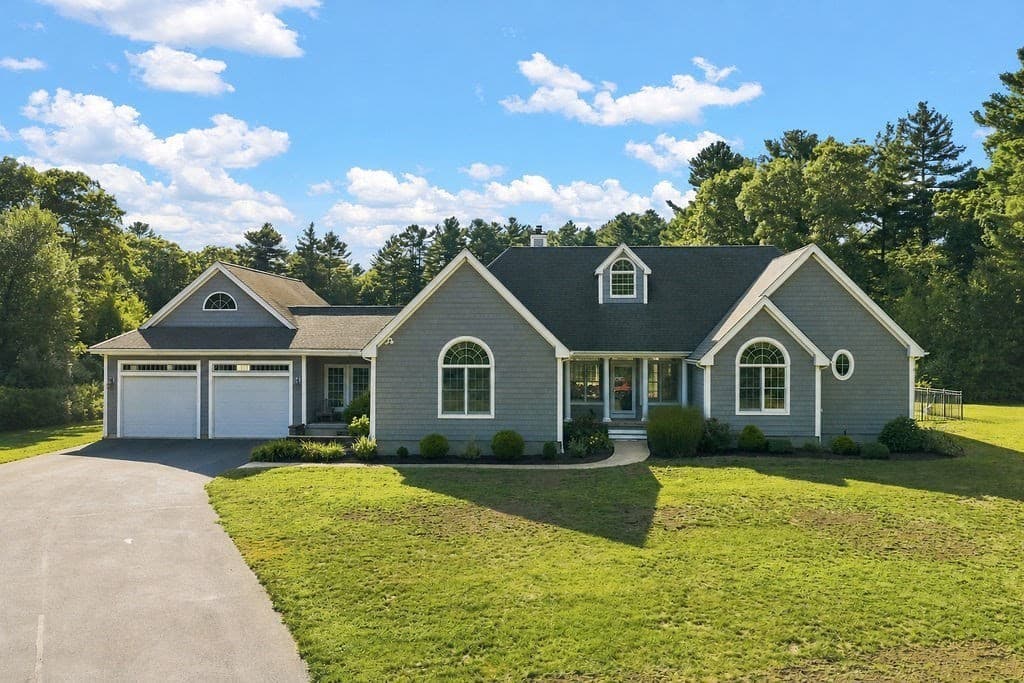 26 Ashlynn Way, Rehoboth MA 02769