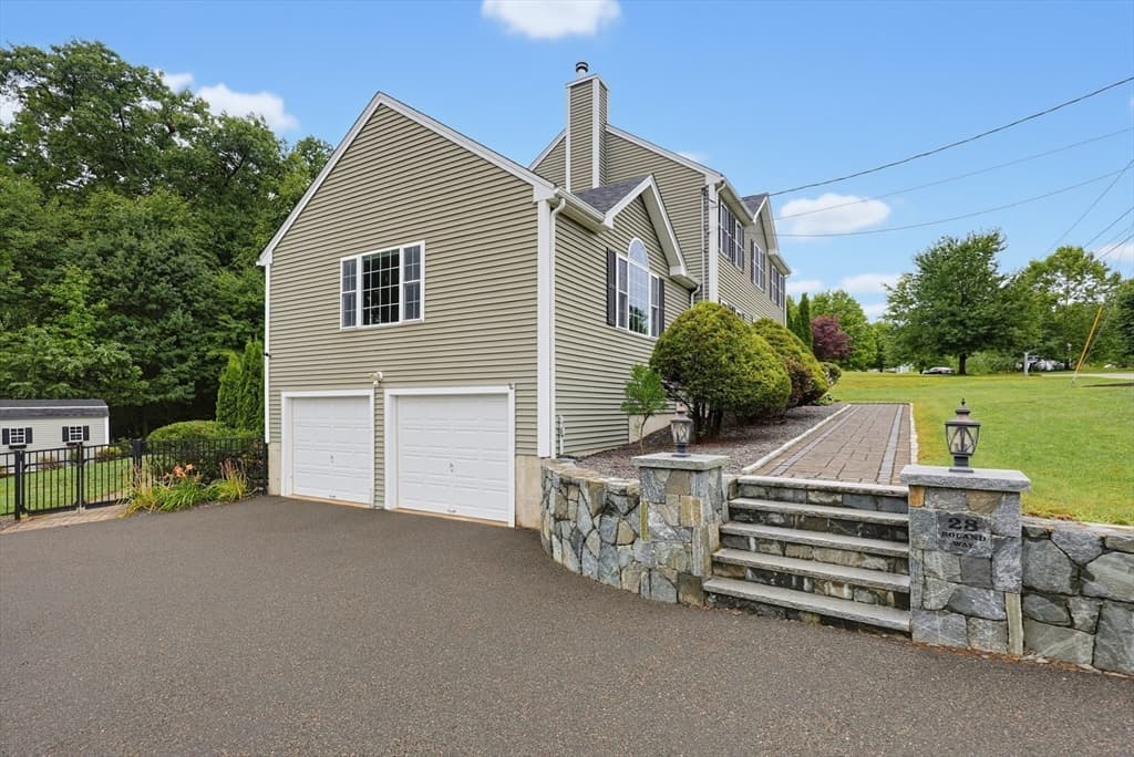 28 Roland Way, Milford MA 01757 photo 2