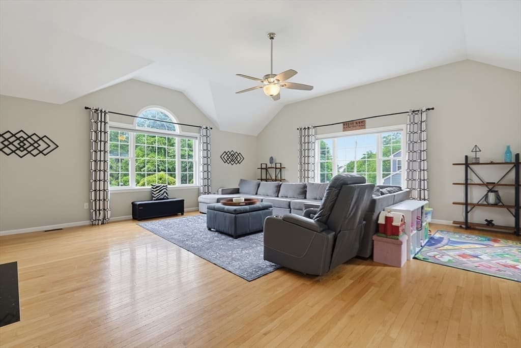 28 Roland Way, Milford MA 01757 photo 12