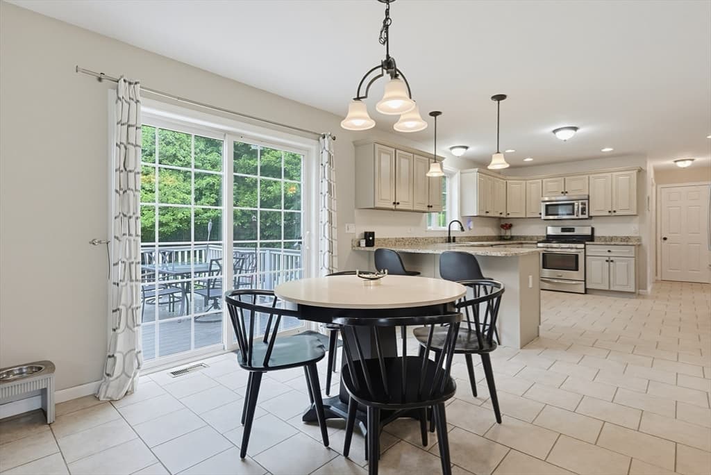 28 Roland Way, Milford MA 01757 photo 3
