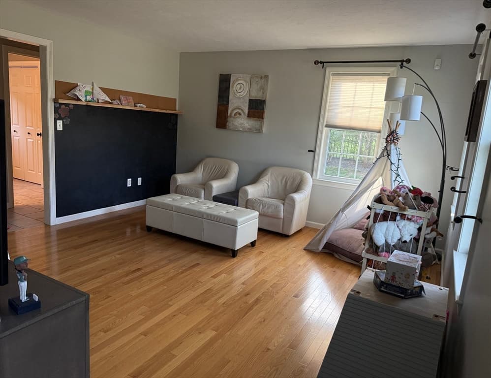 28 Roland Way, Milford MA 01757 photo 11