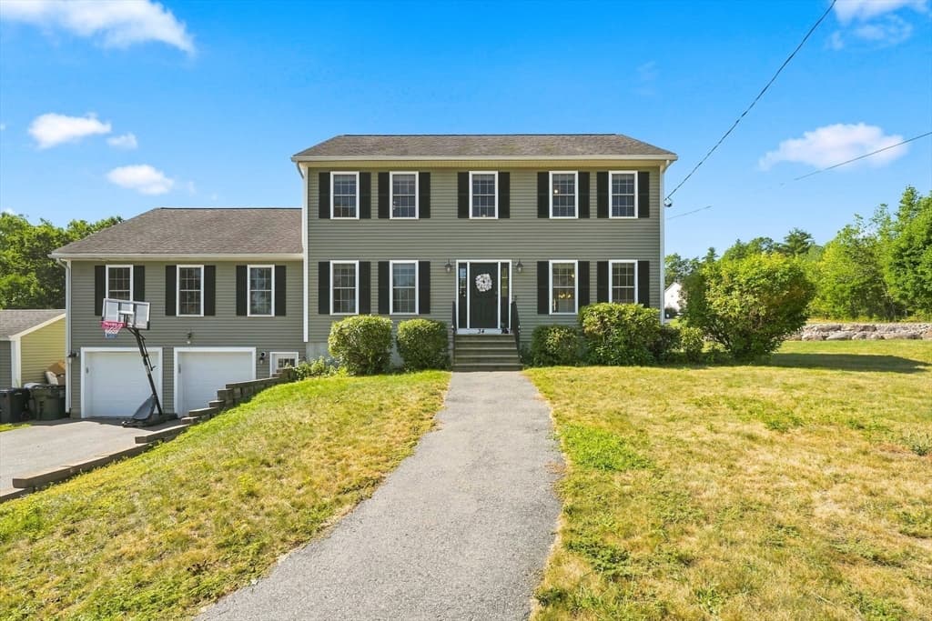 341 Primrose Hill, Dracut MA 01826