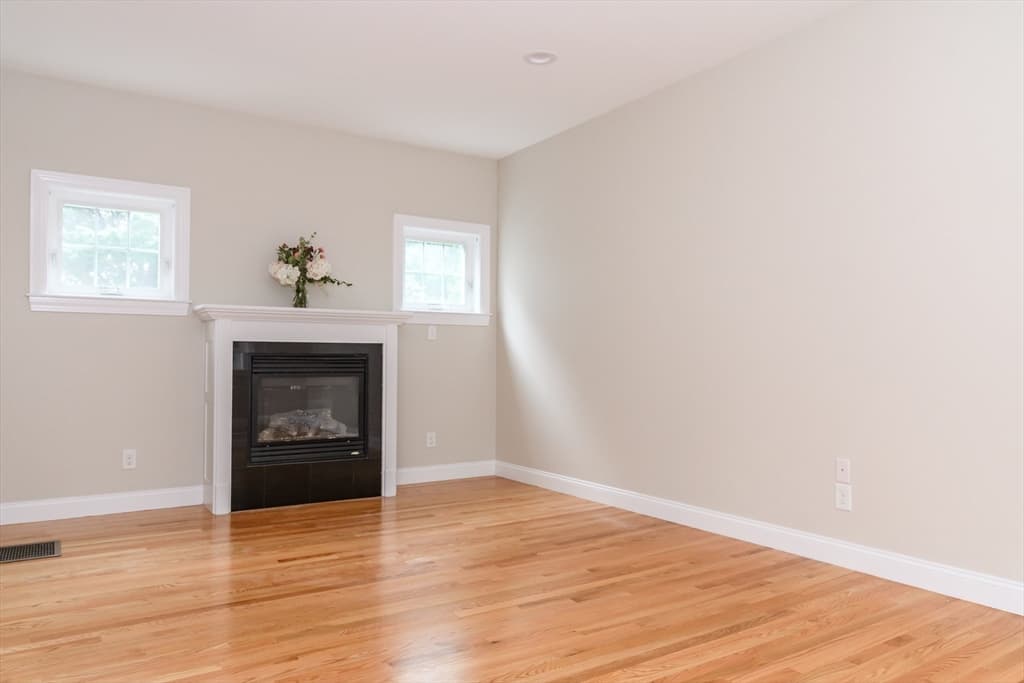 5 Oakdale Avenue, Wellesley MA 02482 photo 3