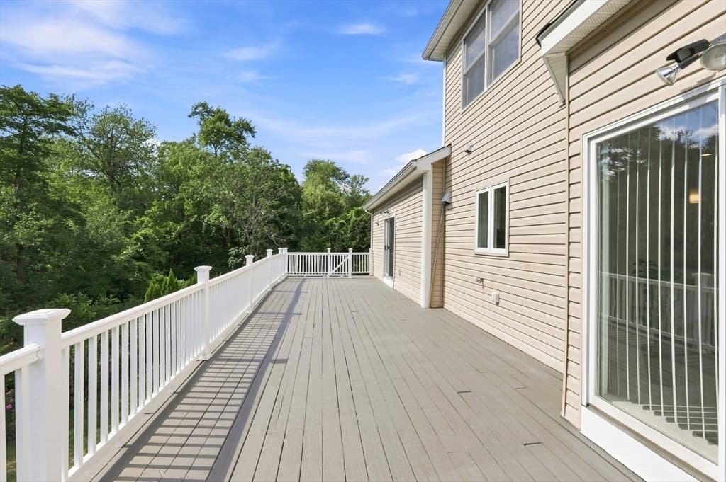 9 Sullivan Cir, Stoneham MA 02180 photo 6