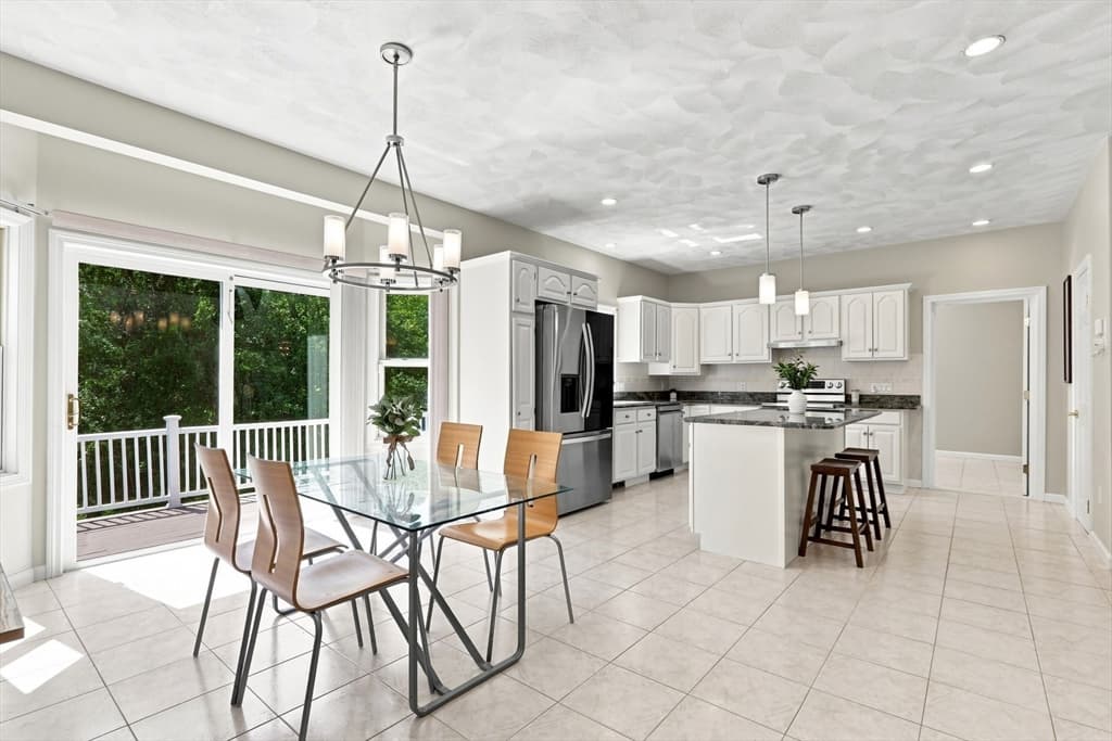 9 Sullivan Cir, Stoneham MA 02180 photo 12