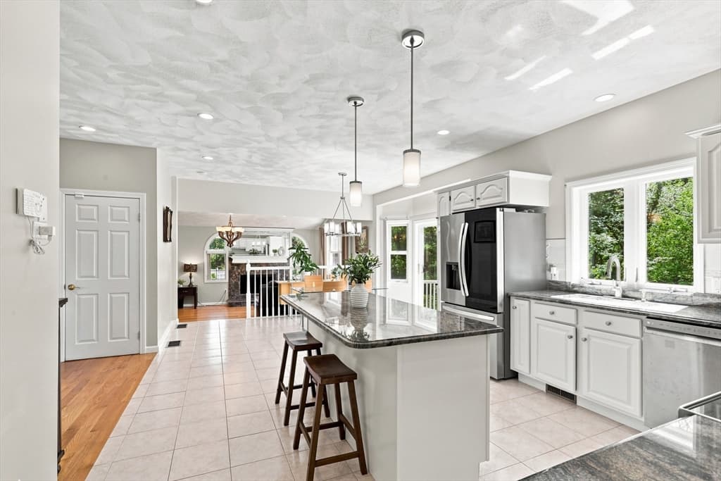 9 Sullivan Cir, Stoneham MA 02180 photo 10