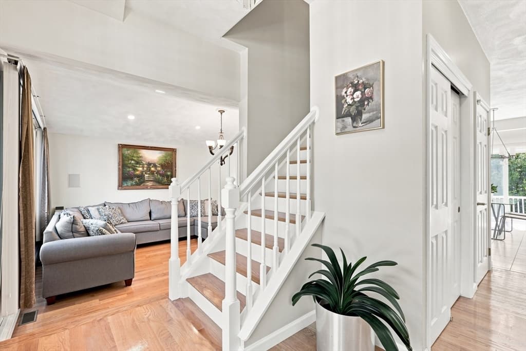 9 Sullivan Cir, Stoneham MA 02180 photo 18