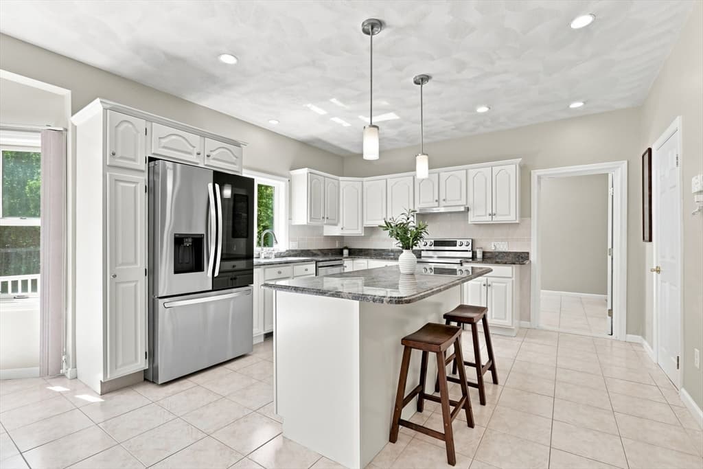 9 Sullivan Cir, Stoneham MA 02180 photo 11
