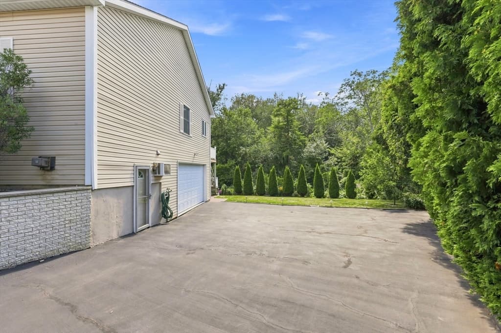 9 Sullivan Cir, Stoneham MA 02180 photo 4