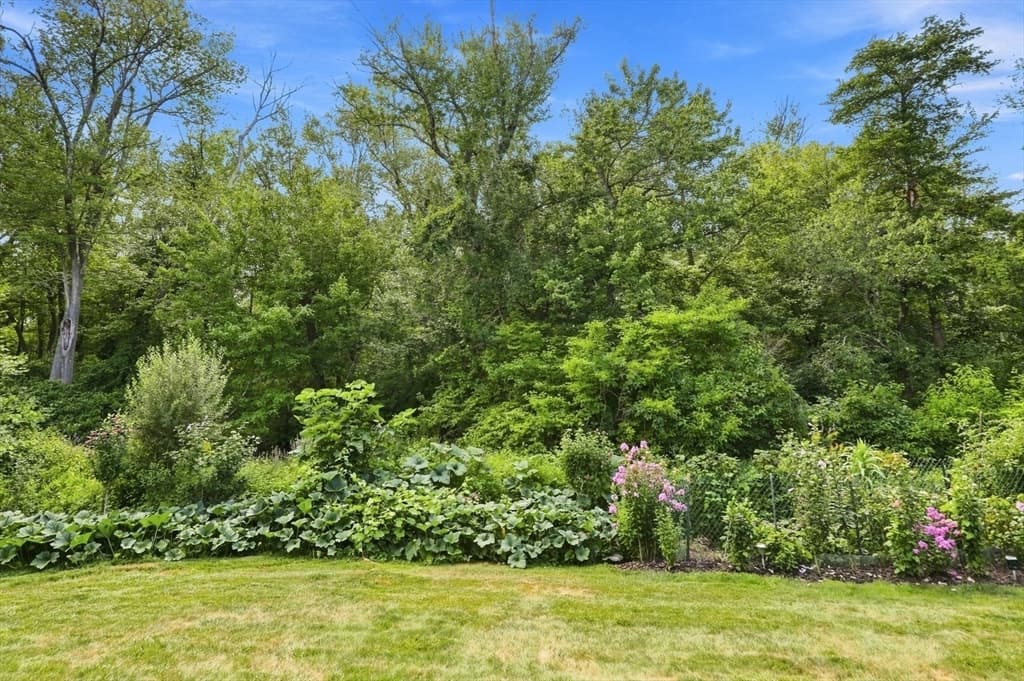 9 Sullivan Cir, Stoneham MA 02180 photo 8