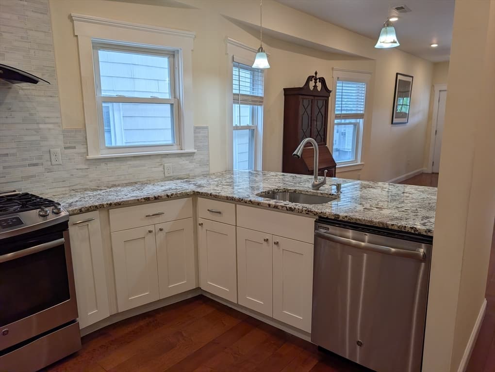21 Bailey St # 1, Everett MA 02149 photo 3