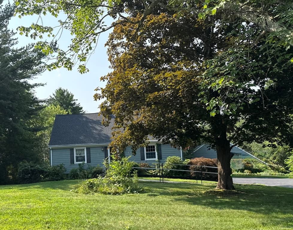 556 Hoppin Hill Ave, North Attleboro MA 02760