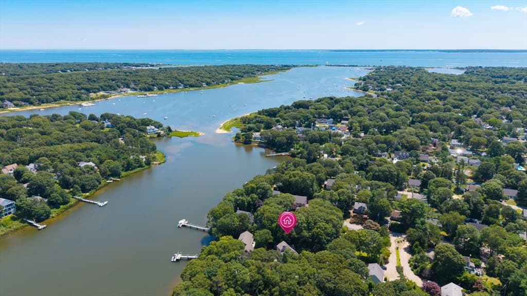 42 Mattapan St, Falmouth MA 02536