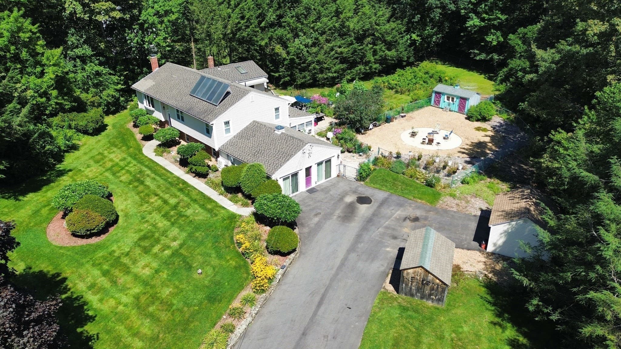 Single Family Residence at 10 Bethany Dr, Rutland MA 01543, photo 2 of 37