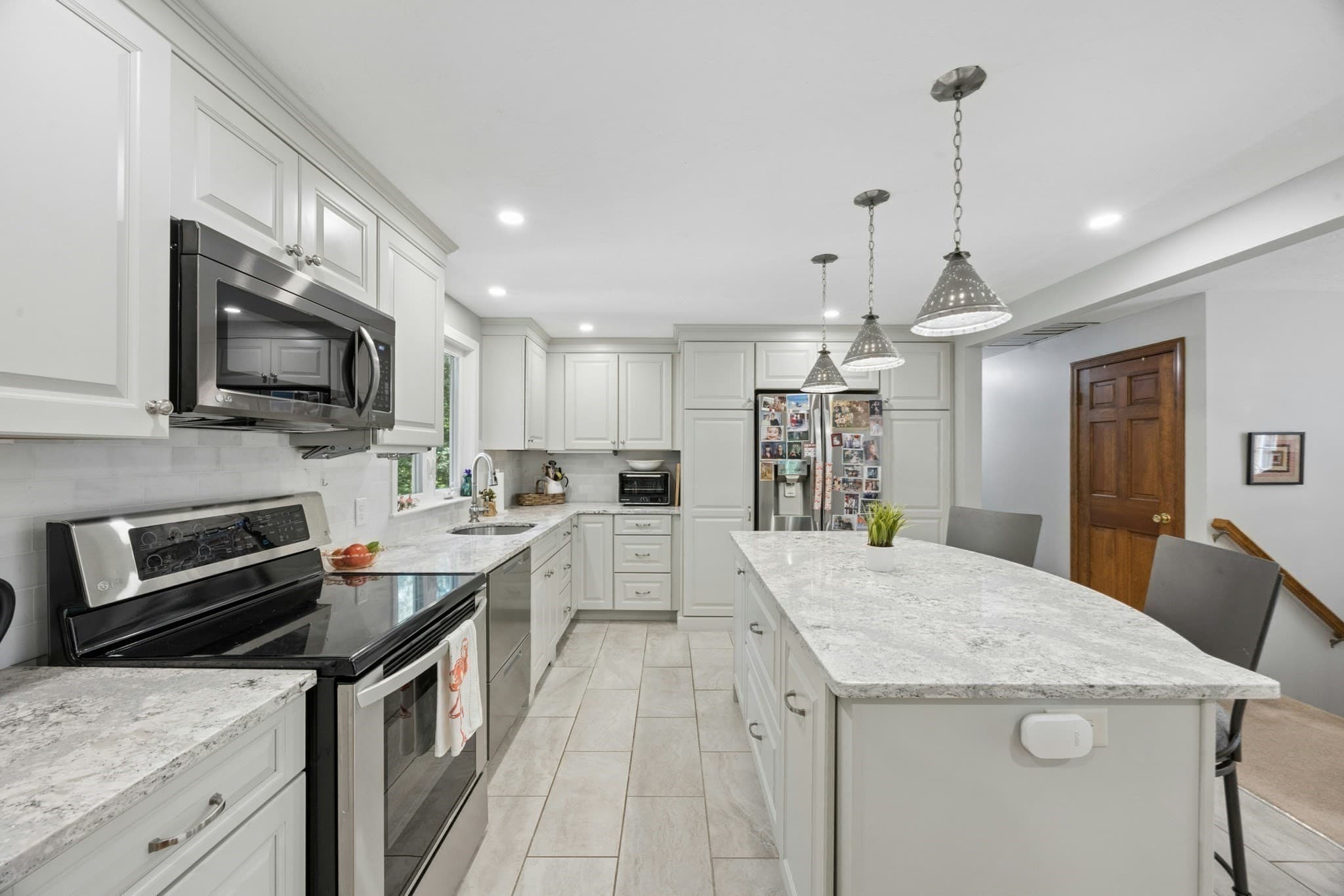 Single Family Residence at 10 Bethany Dr, Rutland MA 01543, photo 13 of 37