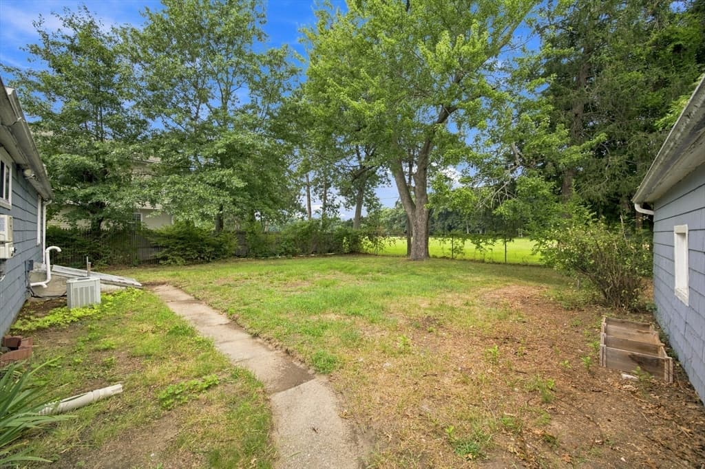 132 Miller St, Springfield MA 01104 photo 27