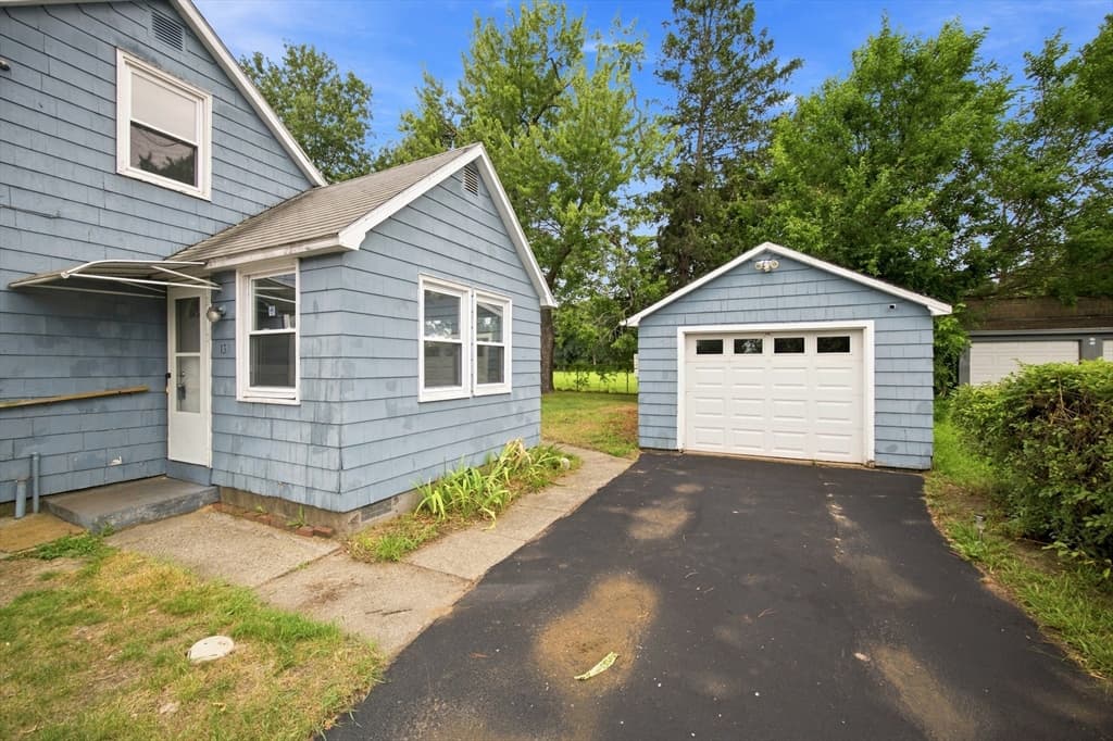 132 Miller St, Springfield MA 01104 photo 3