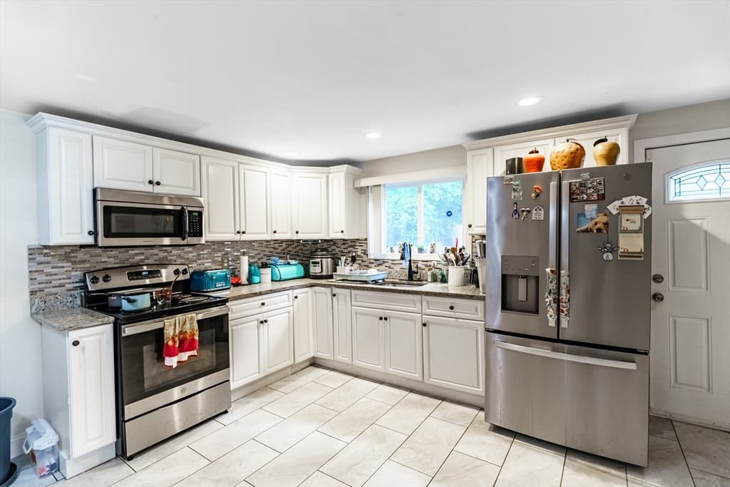 26 Benefit St, Southbridge MA 02710 photo 8