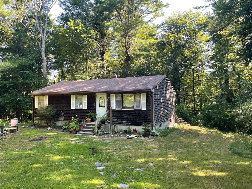67 Slab Bridge Rd, Freetown MA 02702