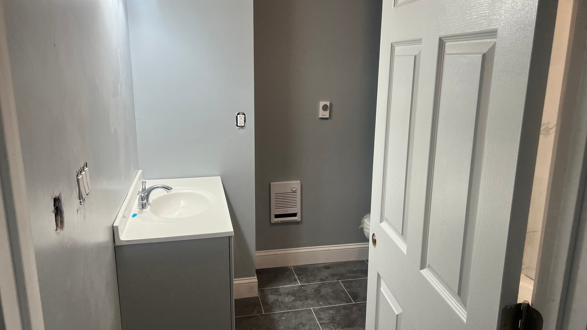 Apartment at 12 Benefit St # 4, Worcester MA 01610, photo 3 of 4