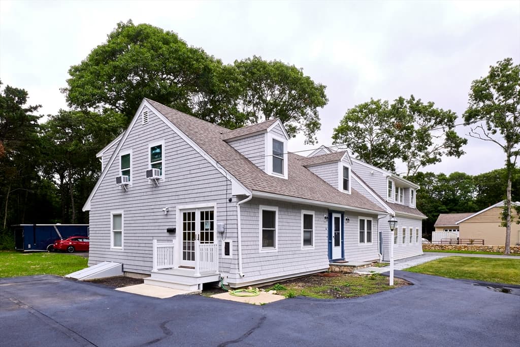 4 Edgerton Dr, Falmouth MA 02556 photo 2